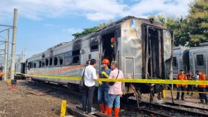 pria-disabilitas-bakar-gerbong-kereta