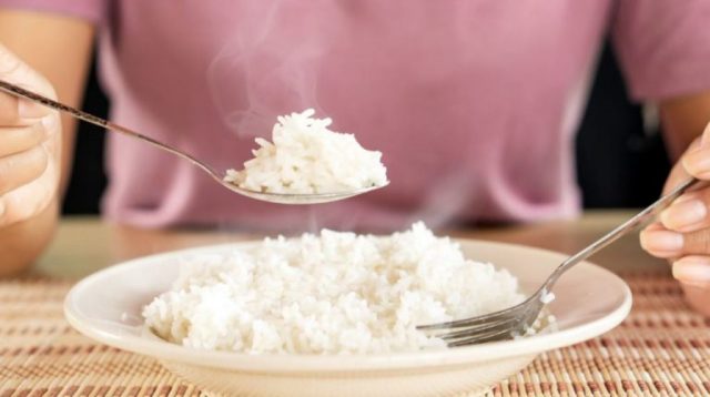 Mengurangi konsumsi nasi dapat memberikan berbagai manfaat kesehatan