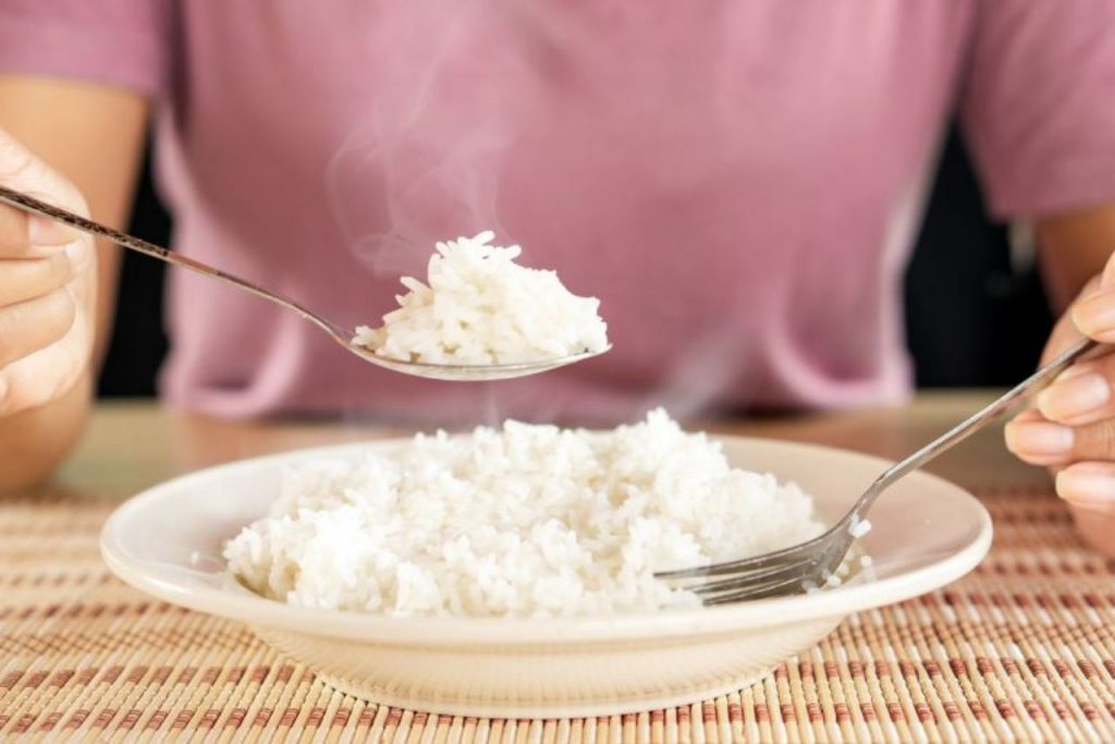 Mengurangi konsumsi nasi dapat memberikan berbagai manfaat kesehatan