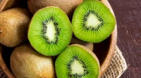 buah kiwi memiliki banyak manfaat untuk kesehatan tubuh kita