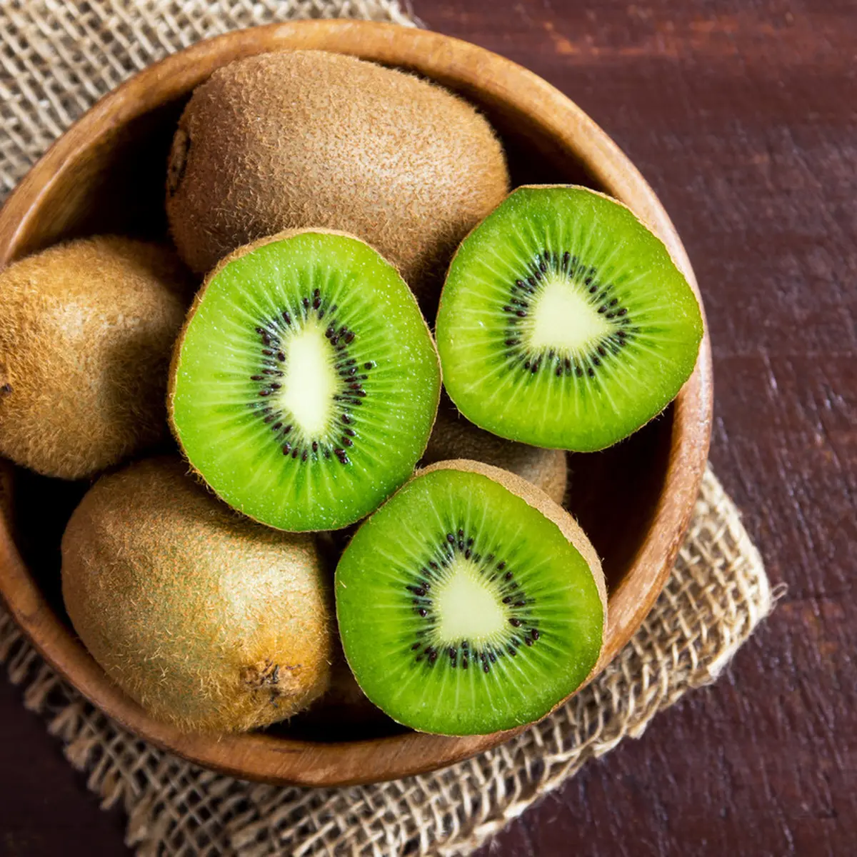 buah kiwi memiliki banyak manfaat untuk kesehatan tubuh kita