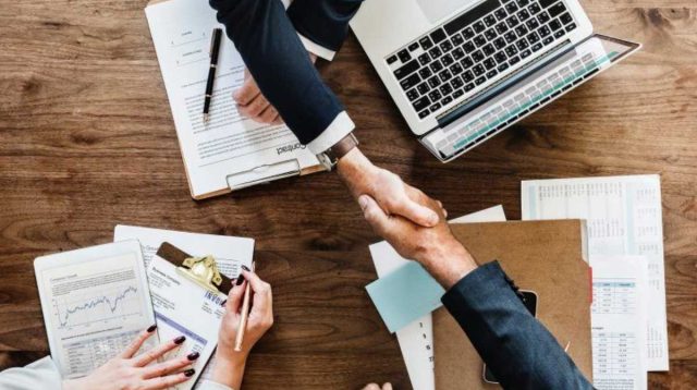Membangun kerjasama bisnis yang legal dan kuat dengan mitra terpercaya adalah langkah strategis untuk mencapai keberhasilan jangka panjang