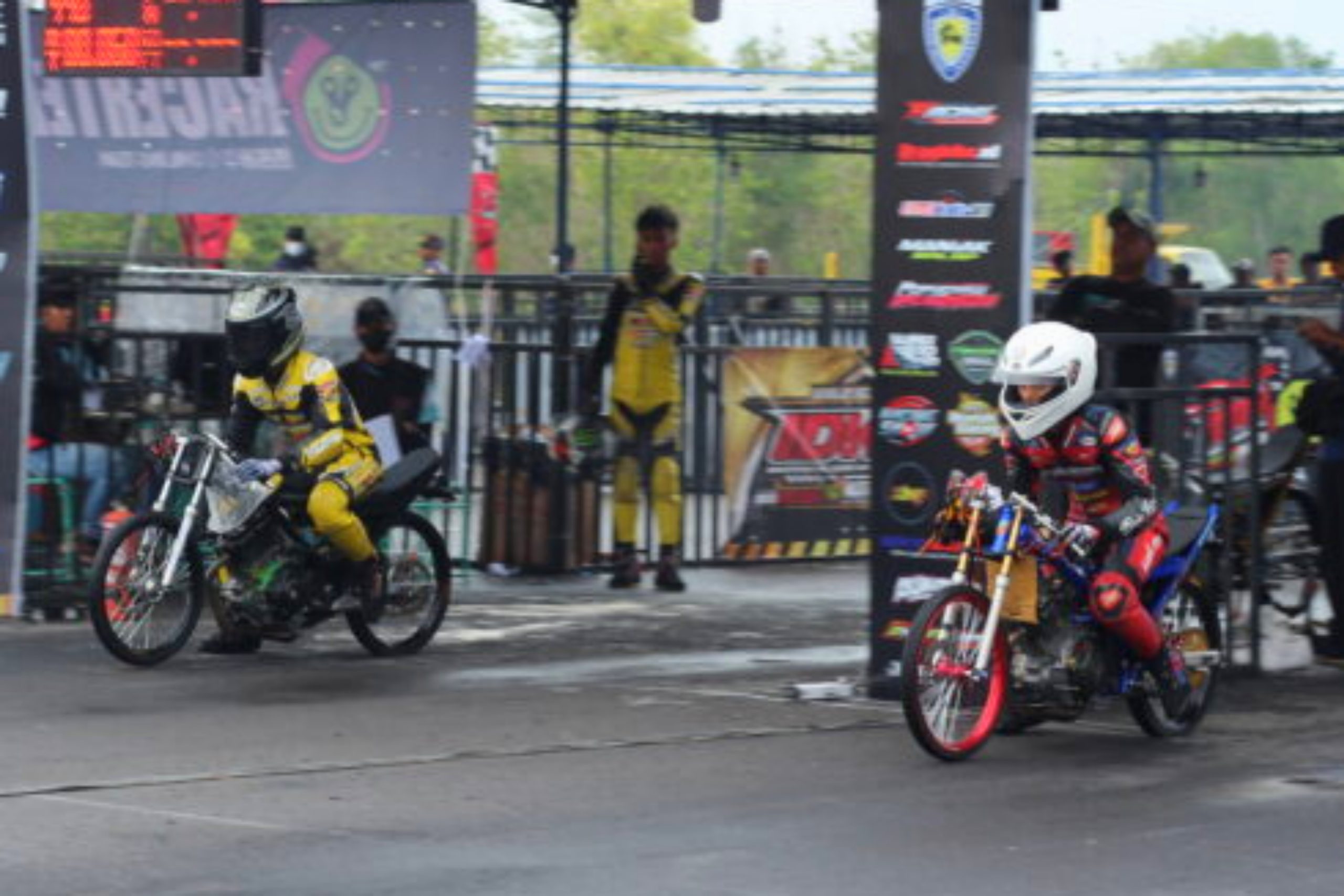 drag race bukan sekadar adu kecepatan, tapi juga seni dalam teknik, penguasaan mesin, dan keterampilan bereaksi dalam tekanan tinggi.