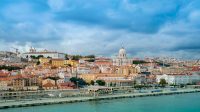 pengalaman liburan mewah bukan lagi hak eksklusif kalangan jetset. seperti saat ini Liburan ke Lisbon yang menampilakn bangunan arsitektur yang berkelas serta pantai yang indah