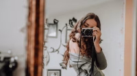 self-talk adalah cermin dari bagaimana kita memandang diri sendiri.
