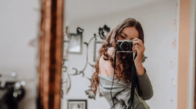 self-talk adalah cermin dari bagaimana kita memandang diri sendiri.