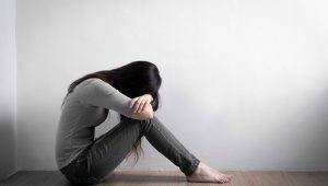 Gangguan psikologis ringan sering kali dianggap remeh, padahal efeknya bisa berdampak jangka panjang jika tidak dikenali dan ditangani sejak dini.
