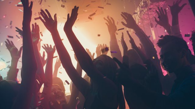 Gaya hidup hedon memang menawarkan godaan yang besar, terutama di tengah gempuran media sosial dan budaya konsumerisme.