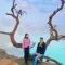 Honeymoon bukan soal kemewahan, melainkan soal koneksi emosional dan pengalaman bersama. Wisata alam romantis memberikan ruang dan suasana untuk membangun kedekatan secara alami.