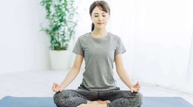 Meditasi harian bukan hanya sarana relaksasi, tetapi juga proses membangun fondasi mental yang kuat dan stabil.