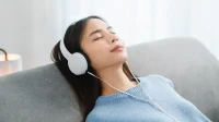 Terapi musik bukan sekadar pelarian dari masalah, melainkan jalan masuk untuk mengenali dan mengelola emosi secara sehat.