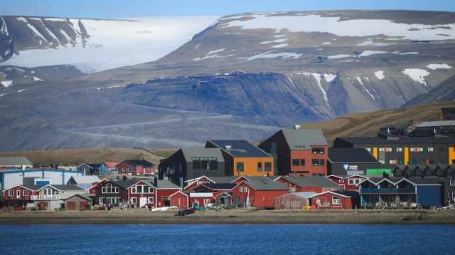 liburan ke ujung dunia bukanlah soal berapa jauh atau seberapa ekstrem. Ini tentang bagaimana kita mengalami dunia secara lebih dalam dan penuh kesadaran.