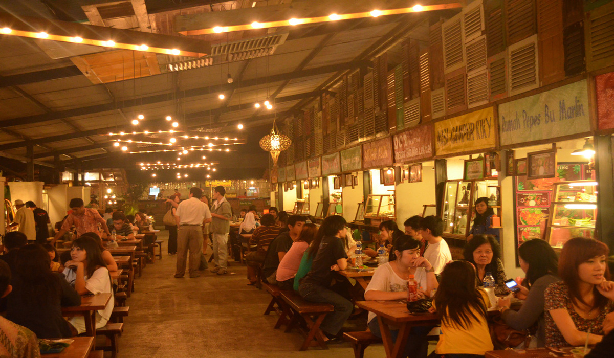 Berwisata kuliner di era new normal bukanlah hal yang mustahil. Justru, dengan pendekatan yang bijak dan penuh kesadaran, kita bisa tetap menjaga kesehatan tanpa harus mengorbankan kesenangan.