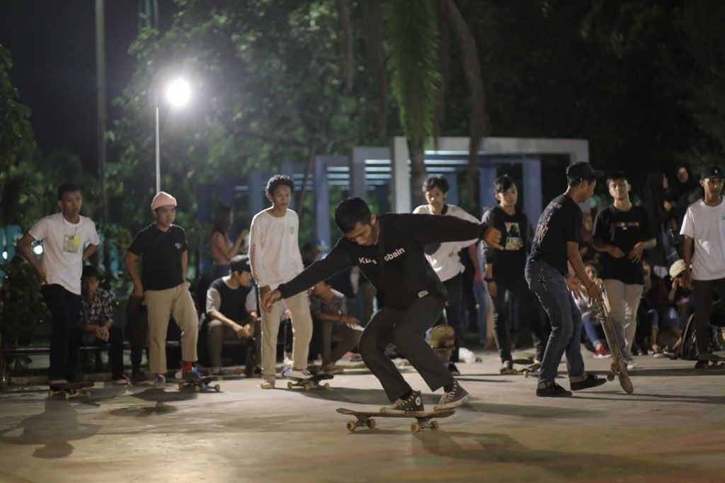 Dinamika budaya remaja dalam komunitas skateboard di perkotaan menunjukkan bahwa subkultur ini lebih dari sekadar olahraga.